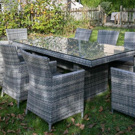Family Wellhouse Green Garden Direct In Salzburg, Sunny Big Garden, Up To 16 Pax, Bikes For Free, Bbq, Sunbeds, Parking For Free, 15 Min Sound Of Music Exterior foto