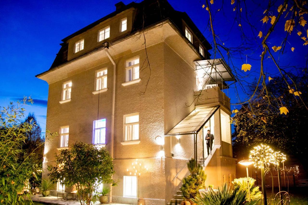 Family Wellhouse Green Garden Direct In Salzburg, Sunny Big Garden, Up To 16 Pax, Bikes For Free, Bbq, Sunbeds, Parking For Free, 15 Min Sound Of Music Exterior foto