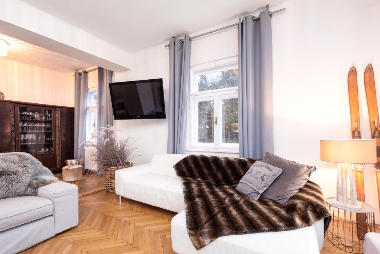 Family Wellhouse Green Garden Direct In Salzburg, Sunny Big Garden, Up To 16 Pax, Bikes For Free, Bbq, Sunbeds, Parking For Free, 15 Min Sound Of Music Exterior foto