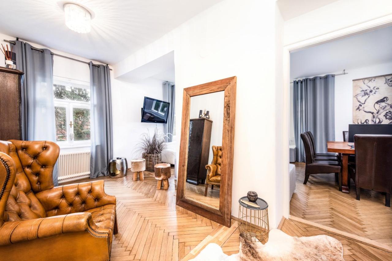 Family Wellhouse Green Garden Direct In Salzburg, Sunny Big Garden, Up To 16 Pax, Bikes For Free, Bbq, Sunbeds, Parking For Free, 15 Min Sound Of Music Exterior foto