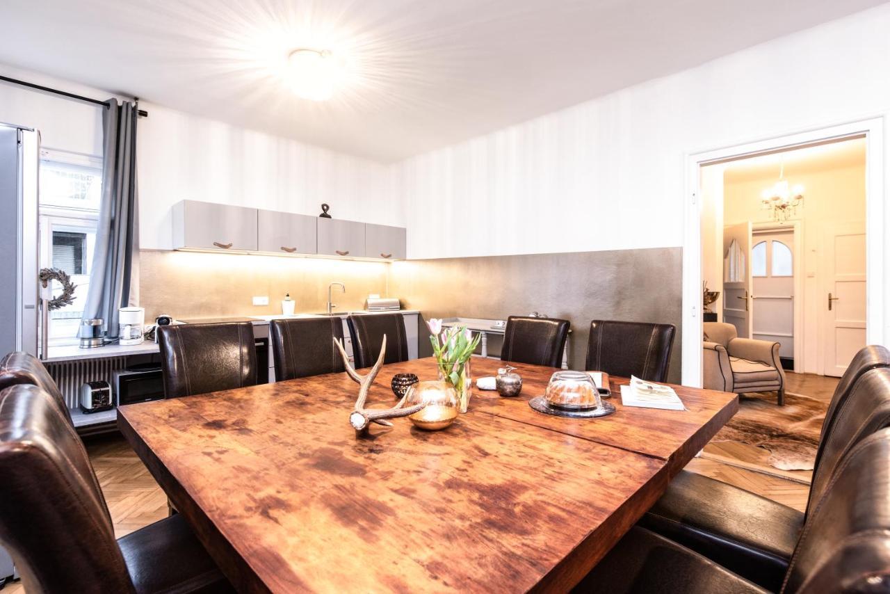 Family Wellhouse Green Garden Direct In Salzburg, Sunny Big Garden, Up To 16 Pax, Bikes For Free, Bbq, Sunbeds, Parking For Free, 15 Min Sound Of Music Exterior foto