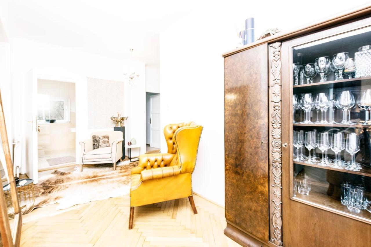 Family Wellhouse Green Garden Direct In Salzburg, Sunny Big Garden, Up To 16 Pax, Bikes For Free, Bbq, Sunbeds, Parking For Free, 15 Min Sound Of Music Exterior foto