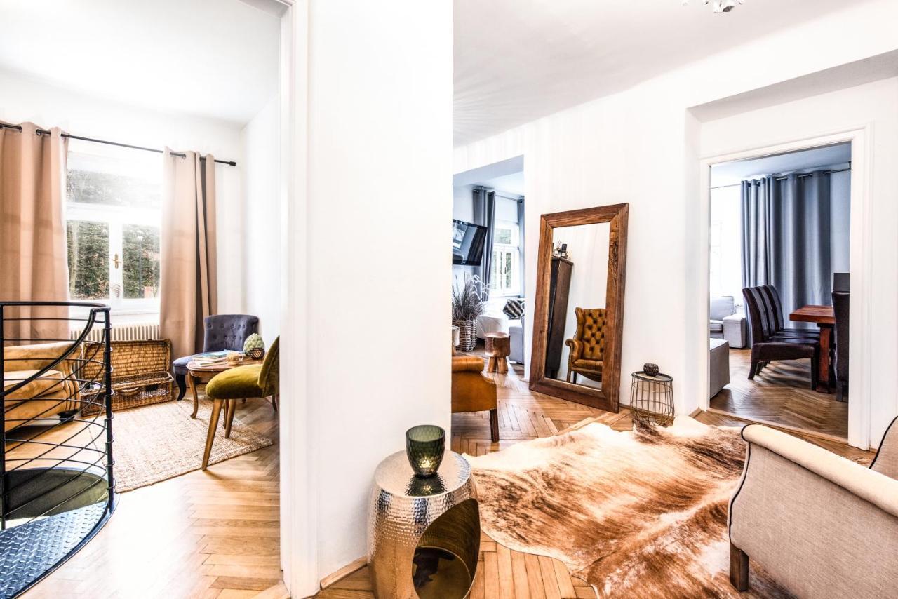 Family Wellhouse Green Garden Direct In Salzburg, Sunny Big Garden, Up To 16 Pax, Bikes For Free, Bbq, Sunbeds, Parking For Free, 15 Min Sound Of Music Exterior foto