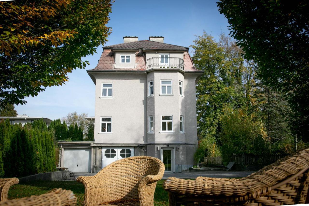 Family Wellhouse Green Garden Direct In Salzburg, Sunny Big Garden, Up To 16 Pax, Bikes For Free, Bbq, Sunbeds, Parking For Free, 15 Min Sound Of Music Exterior foto