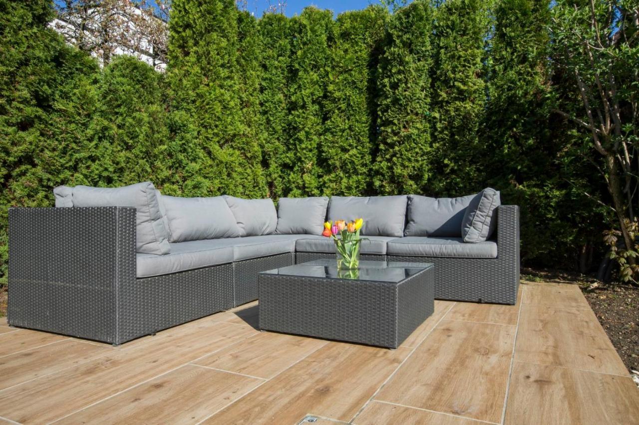 Family Wellhouse Green Garden Direct In Salzburg, Sunny Big Garden, Up To 16 Pax, Bikes For Free, Bbq, Sunbeds, Parking For Free, 15 Min Sound Of Music Exterior foto